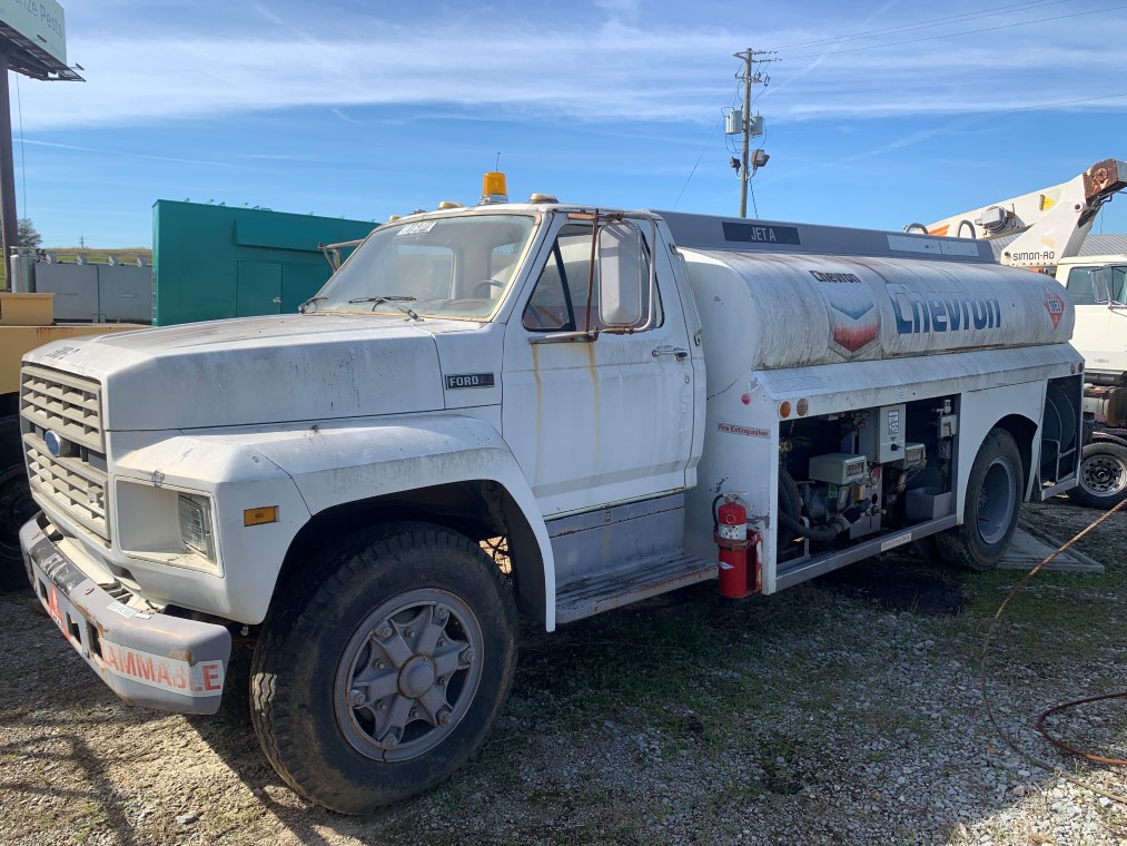 1986 Ford F-800 Fueling Truck